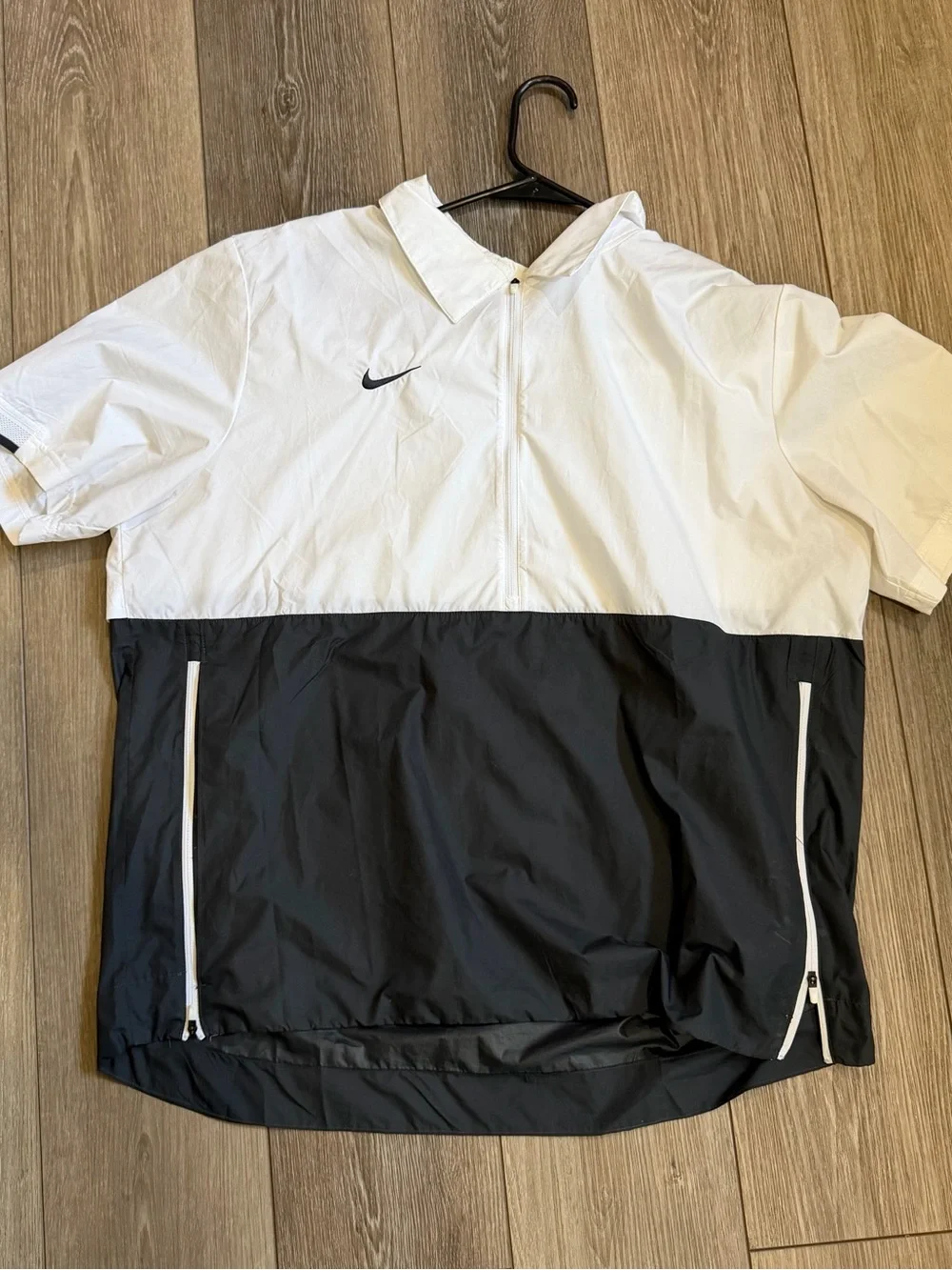 Nike White and Black Short-Sleeve Windbreaker Pullover